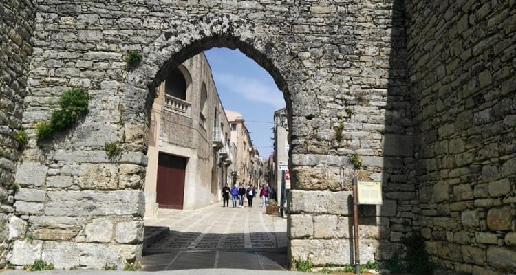 Porta Trapani - Cosa visitare a Erice dal blog di sabidanna.com