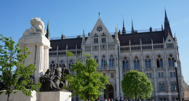 If you are planning a trip to Hungary, take note of these top 20 must-see attractions in Budapest | sabidanna.com