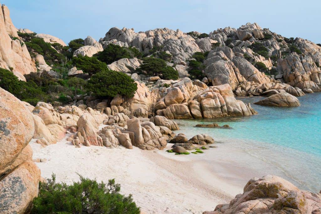 Sardegna in catamarano: alla scoperta dell'Arcipelago della Maddalena. Dal blog di Sabina D'Anna - sabidanna.com #travel 