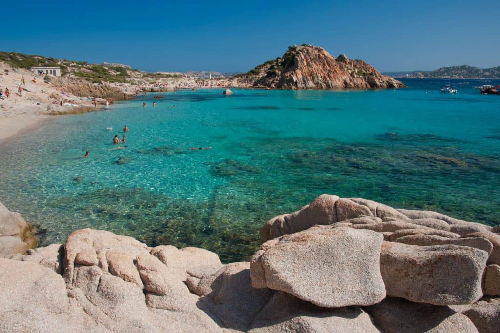 Sardegna in catamarano: alla scoperta dell'Arcipelago della Maddalena. Dal blog di Sabina D'Anna - sabidanna.com #travel 