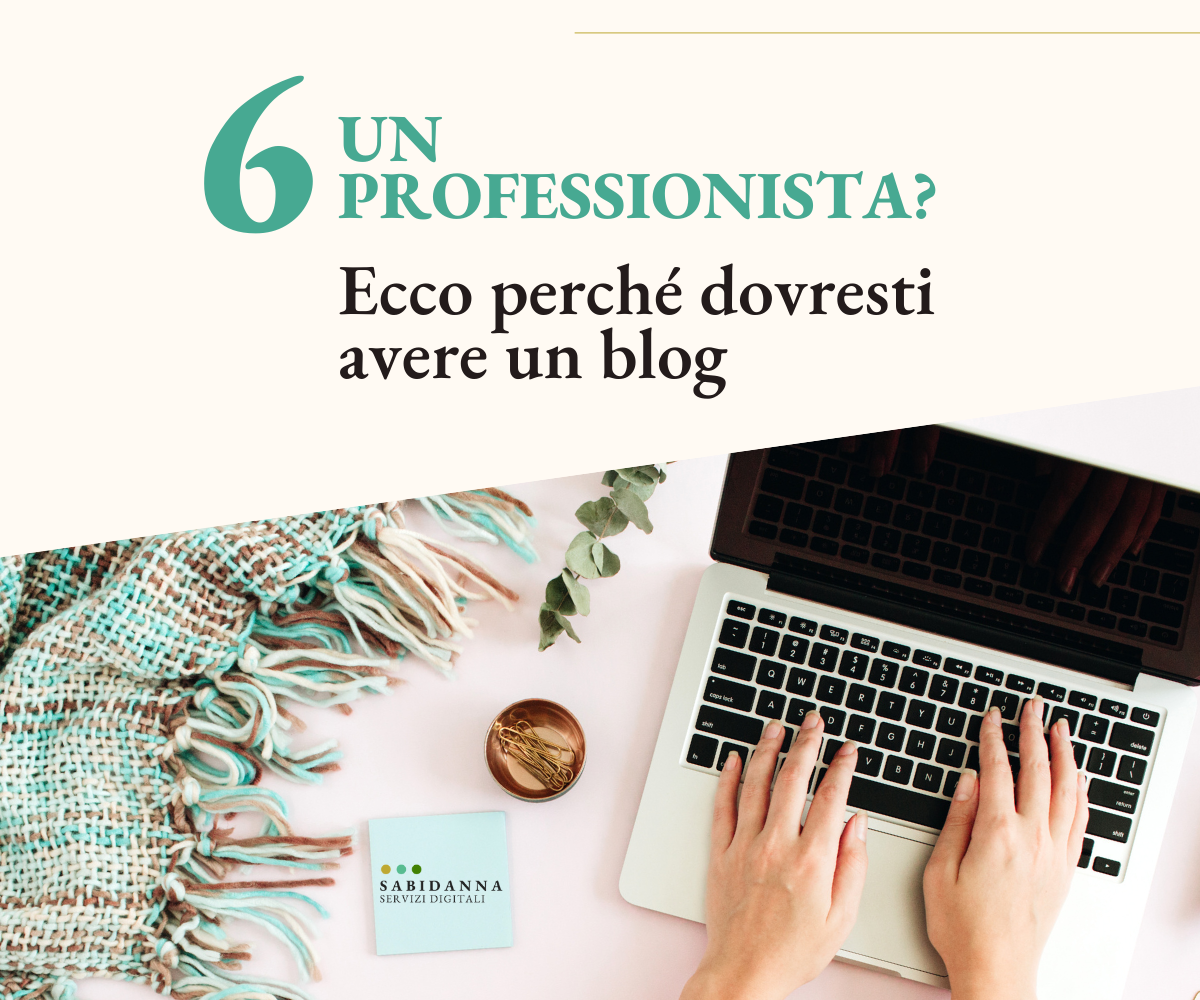 Mani di donna che scrivono al pc un articolo su come aprire un blog per guadagnare online